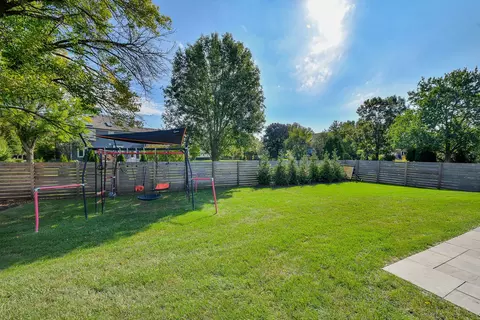Exterior - 24 Winners Cup Cir, Wheaton, IL 60189 photo 7 of 9