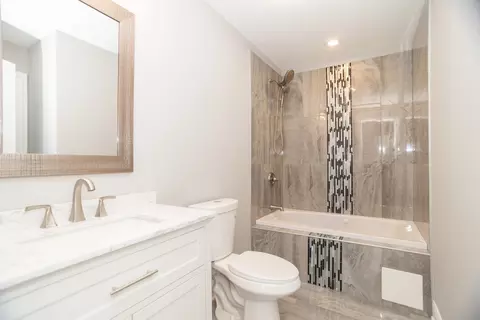Bath - 624 E 90th Pl, Chicago, IL 60619 photo 3 of 4