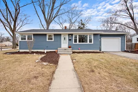 392 W Margaret Ter, Cary, IL 60013