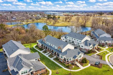 40 Woodmoor Ct, Lombard, IL 60148