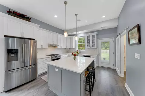 Kitchen - 228 Juneway Ter, Lake Bluff, IL 60044 photo 1 of 4