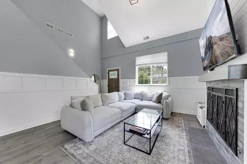 Living - 228 Juneway Ter, Lake Bluff, IL 60044 photo 3 of 3