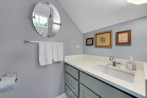 Bath - 228 Juneway Ter, Lake Bluff, IL 60044 photo 2 of 3
