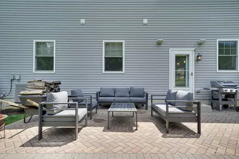 Exterior - 228 Juneway Ter, Lake Bluff, IL 60044 photo 2 of 4