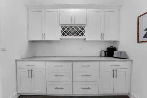 Kitchen - 228 Juneway Ter, Lake Bluff, IL 60044 photo 4 of 4