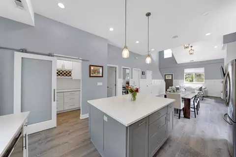 Kitchen - 228 Juneway Ter, Lake Bluff, IL 60044 photo 3 of 4