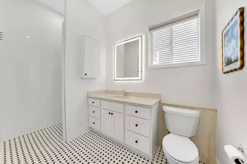 Bath - 228 Juneway Ter, Lake Bluff, IL 60044 photo 1 of 3