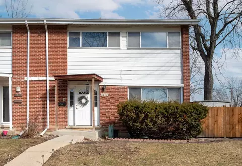 8000 W Lyons St, Niles, IL 60714
