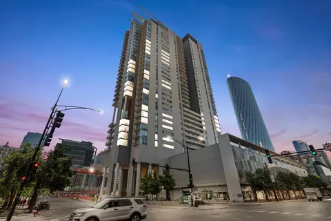 737 W Washington Blvd #2702, Chicago, IL 60661