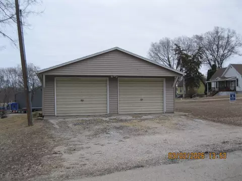 207 3rd Ave N, Albany, IL 61230