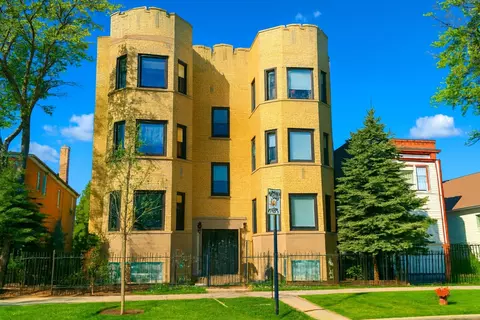 4828 N Albany Ave #3S, Chicago, IL 60625