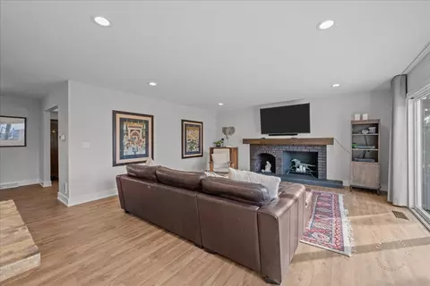 108 E 14th Ave, Naperville, IL 60563 photo 16