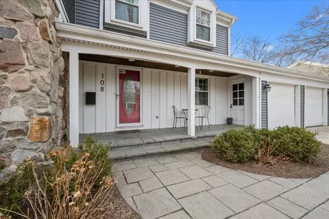 108 E 14th Ave, Naperville, IL 60563 photo 2