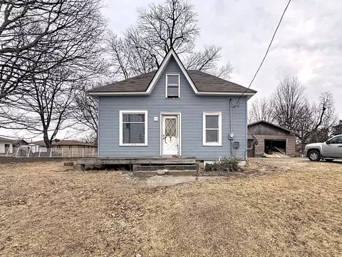 13503 140th St, Taylor Ridge, IL 61284