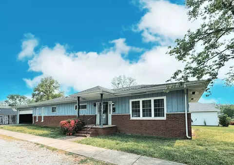 1401 E St Louis St, West Frankfort, IL 62896