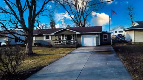 708 E Sycamore St, Watseka, IL 60970