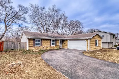 135 Ramblewood Ln, Lake Zurich, IL 60047