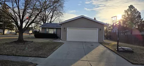 110 N Ashland Dr, Mchenry, IL 60050