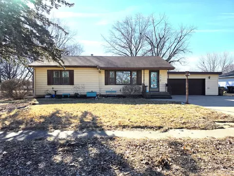 524 E Chestnut St, Geneseo, IL 61254