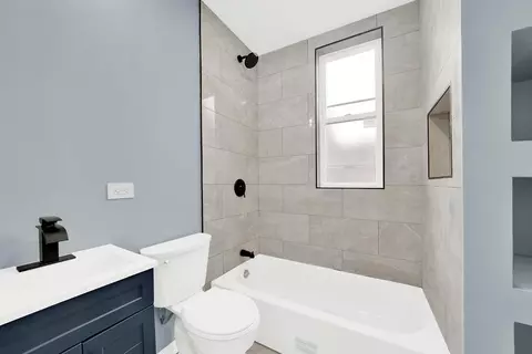 Bath - Undisclosed, Chicago, IL 60621 photo 1 of 1