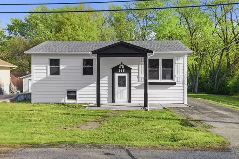 915 Mayfield Dr, Round Lake Beach, IL 60073