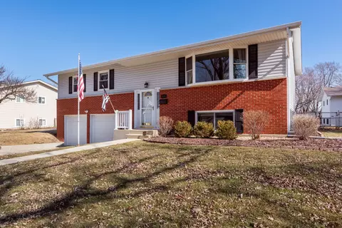 353 N Clark Dr, Palatine, IL 60074