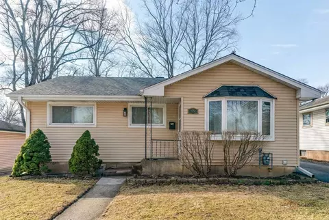 222 Prospect Ave, Mundelein, IL 60060