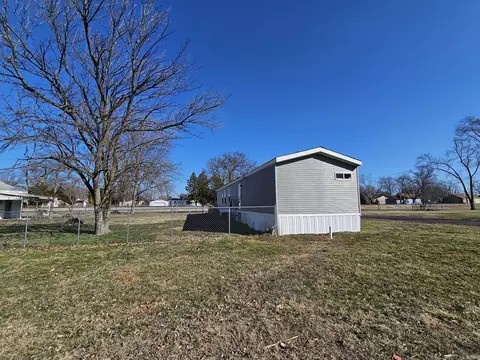 303 N Marion St, Centralia, IL 62801 photo 4