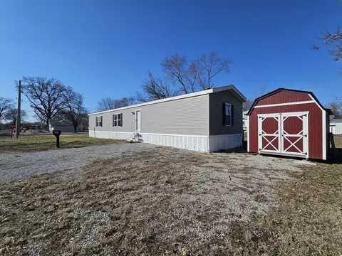 303 N Marion St, Centralia, IL 62801 photo 2