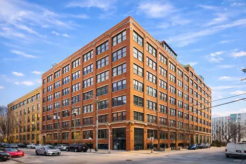 913 W Van Buren St #7B, Chicago, IL 60607