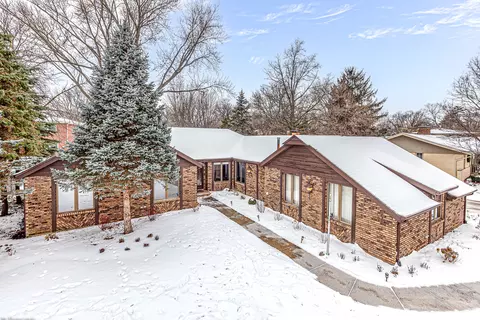 6729 W Menominee Pkwy, Palos Heights, IL 60463