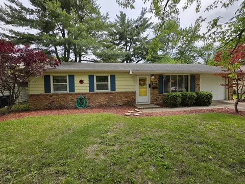 2111 Lantern Hill Dr, Urbana, IL 61802
