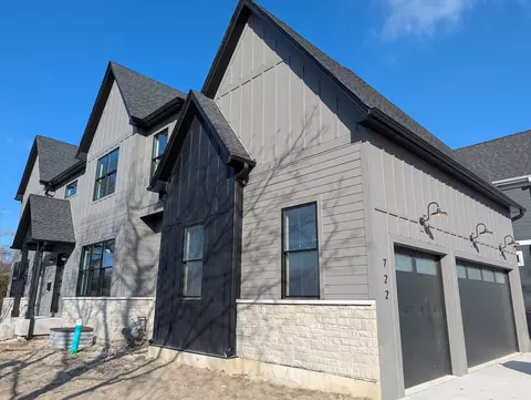 722 S Berkley Ave, Elmhurst, IL 60126