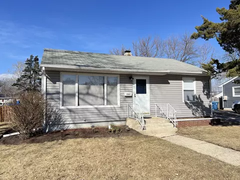 1061 S Pleasure Ct, Aurora, IL 60506