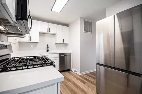 Kitchen - 20 Durango Rd, Montgomery, IL 60538 photo 2 of 2