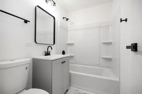 Bath - 20 Durango Rd, Montgomery, IL 60538 photo 1 of 1