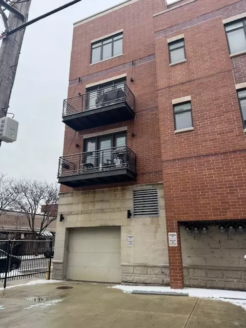 1600 N Marshfield Ave #P-16, Chicago, IL 60622