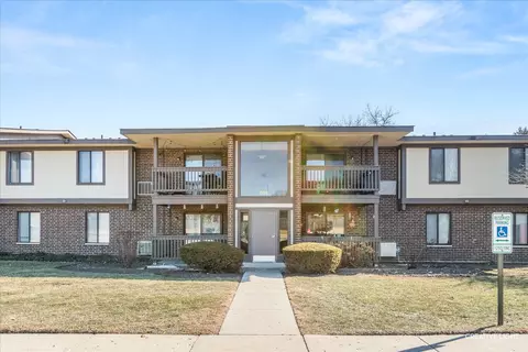 594 Somerset Ln #7, Crystal Lake, IL 60012