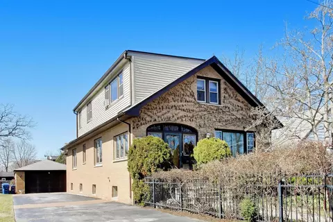 250 High St, Highwood, IL 60040