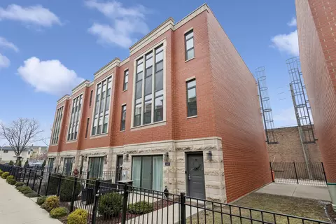 2237 W Coulter St #4, Chicago, IL 60608