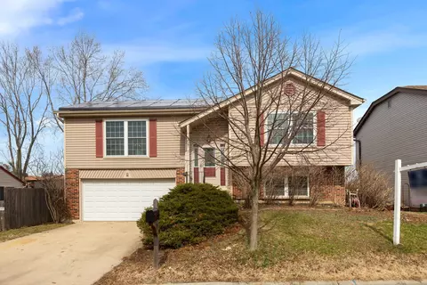 4 Lexington Ct, Streamwood, IL 60107