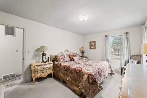 Bedroom - 901 W Healey St, Champaign, IL 61821 photo 3 of 5