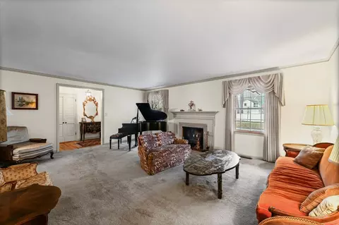 Living - 901 W Healey St, Champaign, IL 61821 photo 2 of 4