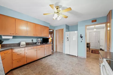 Kitchen - 901 W Healey St, Champaign, IL 61821 photo 3 of 4