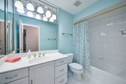 Bath - Undisclosed, Wheaton, IL 60187 photo 2 of 3