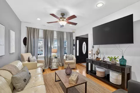 Living - 4615 W Grace St, Chicago, IL 60641 photo 2 of 7