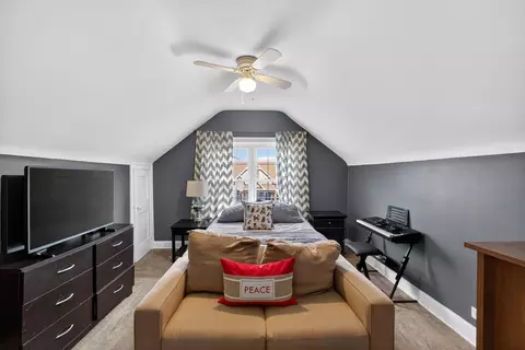 Bedroom - 4615 W Grace St, Chicago, IL 60641 photo 7 of 8