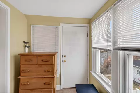 Entry Way - 4615 W Grace St, Chicago, IL 60641 photo 3 of 3