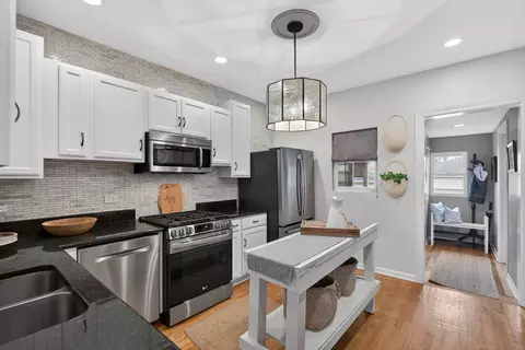 Kitchen - 4615 W Grace St, Chicago, IL 60641 photo 3 of 4