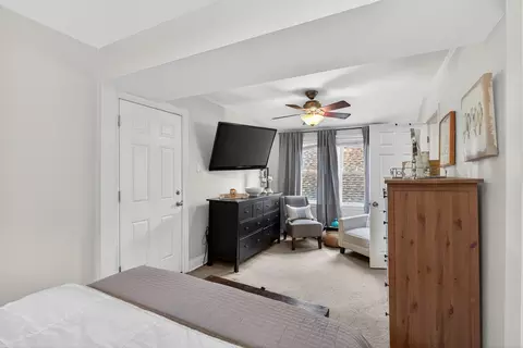 Bedroom - 4615 W Grace St, Chicago, IL 60641 photo 6 of 8